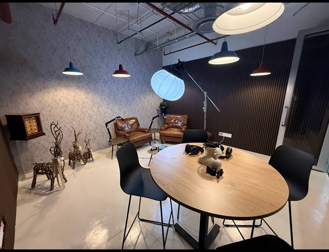 24M² SERVICED OFFICE TO LET IN ROSEBANK